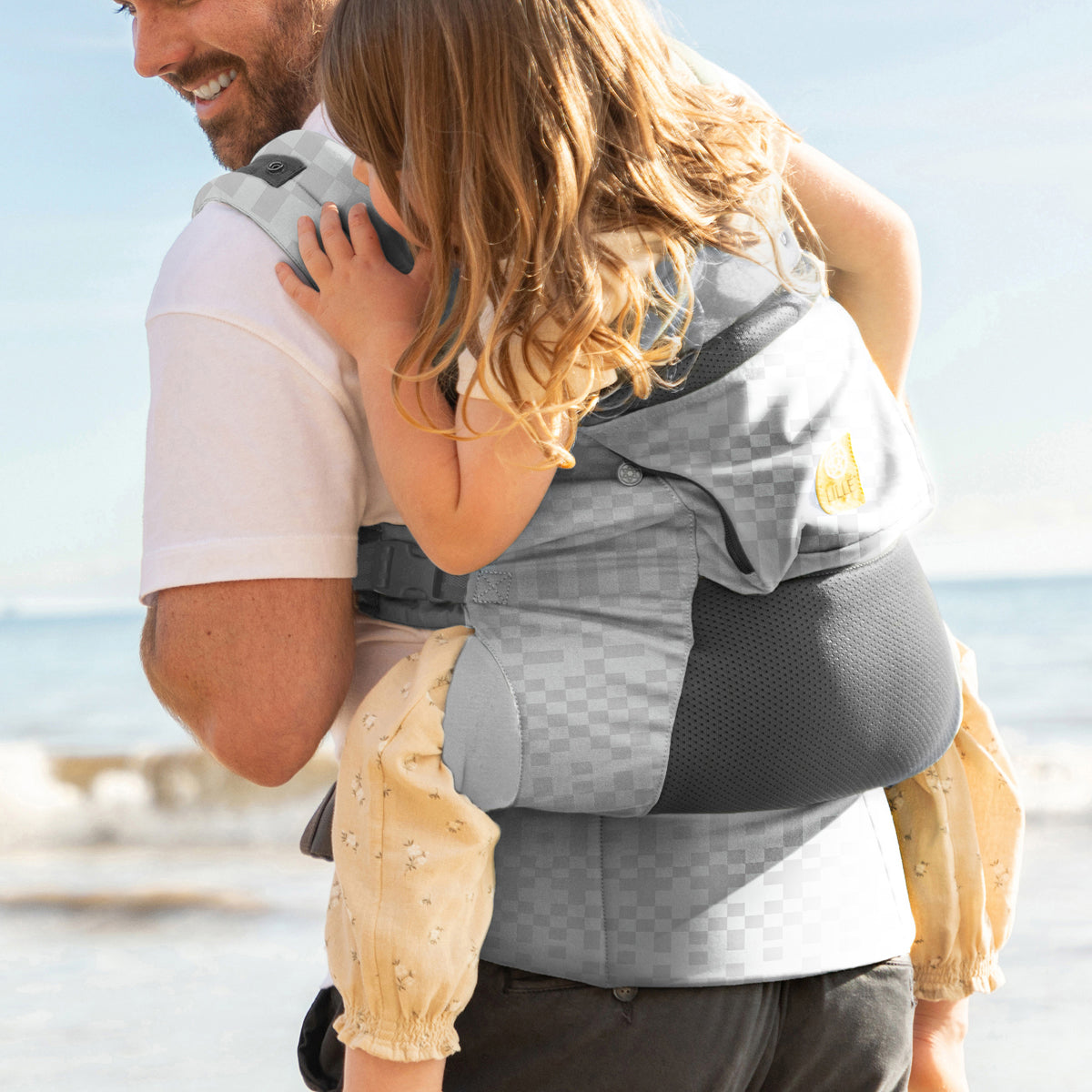 dad carrying toddler girl in carryon airflow dlx in quarry